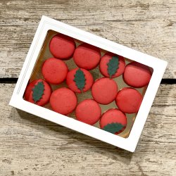 Box med 12 stk. Rde jule macarons m. chokoladetrffel, julekrydderier og guld