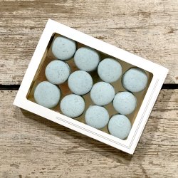 Box med 12 stk. Macarons - Lysebl/Pebermynte