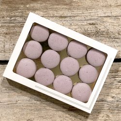 Box med 12 stk. Macarons - Lyselilla/Solbr