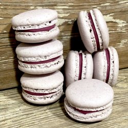 Box med 12 stk. Macarons - Lyselilla/Solbr