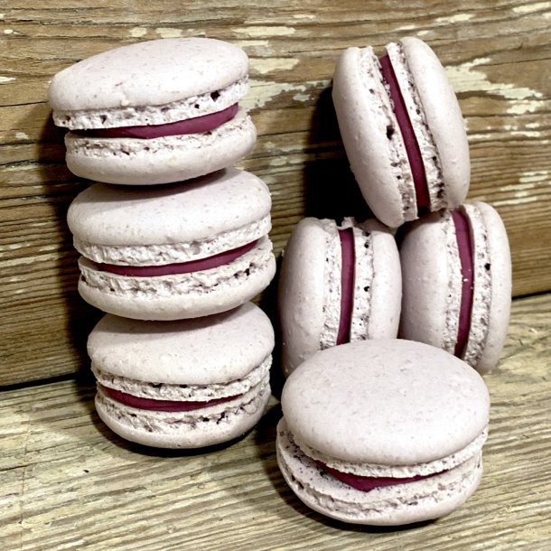 Box med 12 stk. Macarons - Lyselilla/Solbr