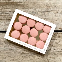 Box med 12 stk. Macarons - Lyserde/Hindbr