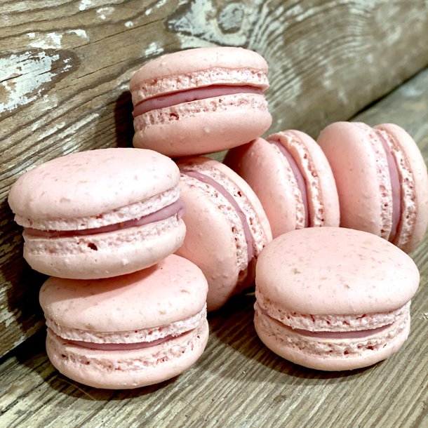 Box med 12 stk. Macarons - Lyserde/Hindbr