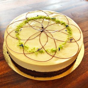 Passionsmousse lagt med chokoladekage til 12 pers.