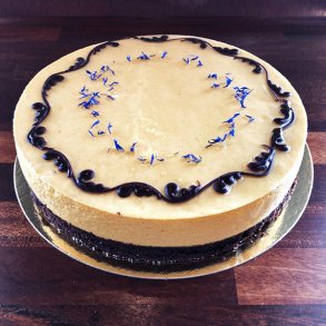 Havtornmousse og chokolademousse lagt med hasselnddebunde til 12 pers.