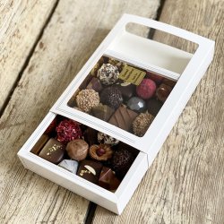 Box med hndlavet fyldt chokolade ca. 300 gr.