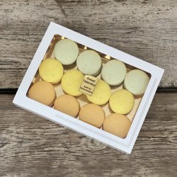 Box med 12 stk. Macarons i p�ske- og for�rsfarver 