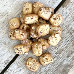 Finsk brd med vanilje, citron, hasselndder og perlesukker, 2 ps. a' 100g