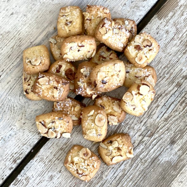 Finsk brd med vanilje, citron, hasselndder og perlesukker, 2 ps. a' 100g