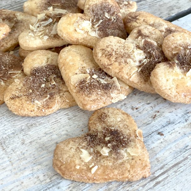 Kanelhjerter med kanelsukker og mandler, 2 ps. a' 100g