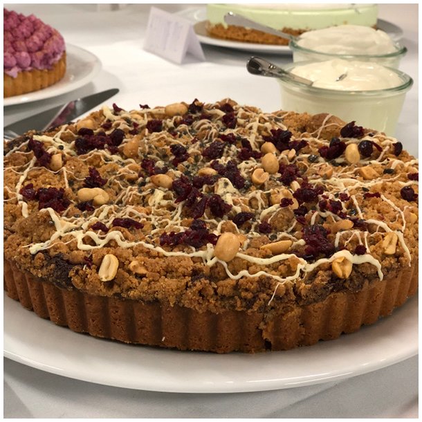 ble-lakridscrumble trte med saltede peanuts, hvid chokolade og tranebr til 12 pers.