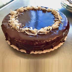 Vegansk banankage med kokos og chokoladeganache til 12 pers.