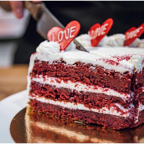 Valentines kage med r�de hjerter til 12/14 pers.