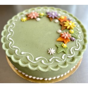 Festkage i grn med marcipan blomster til 12 pers.