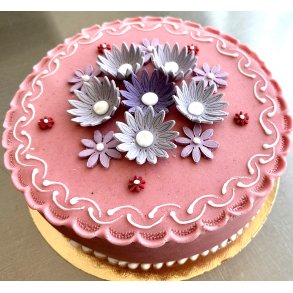 Festkage i rosa med marcipan blomster til 12 pers.