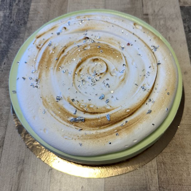 Keylime Pie moussekage med marengstop p klassisk kiksebund til 12 pers.