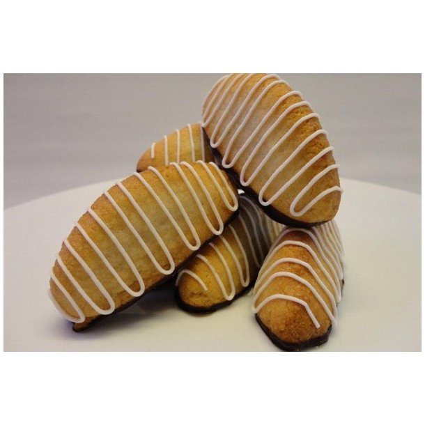 Klassisk kransekage med chokoladebund og glasur