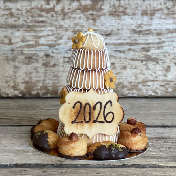 Luksus Kransekage top 2026 til min. 8 pers. med ekstra kransekagekonfekt