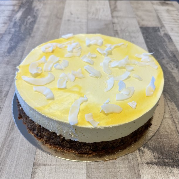 Vegansk Pina Colada moussekage med kokos p banankage med chokoladestykker til 12 pers.