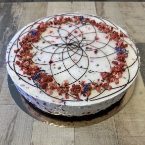 Vegansk og glutenfri vaniljemousse med blandede br og chokoladestykker p browniebund til 12 pers.