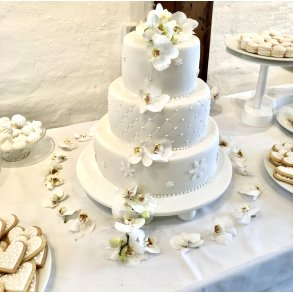 BRYLLUPSKAGER - Vi laver sknne custommade bryllupskager, lad os hre om jeres nsker.